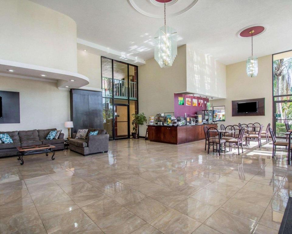 Quality Inn & Suites At Tropicana Field - image 5