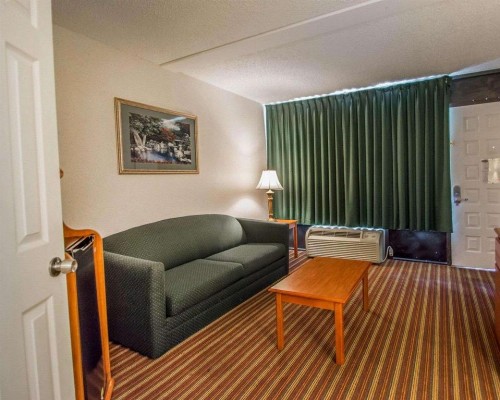 Quality Inn & Suites At Tropicana Field - image 50