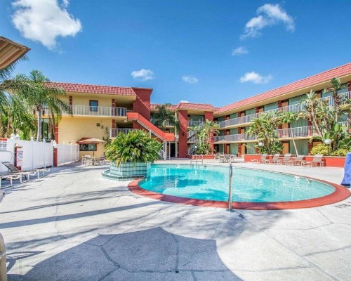 Quality Inn & Suites At Tropicana Field - image 7