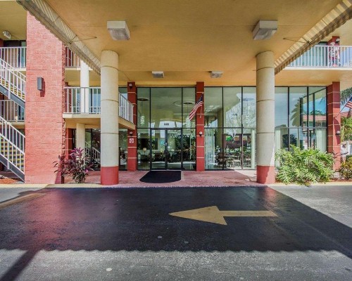 Quality Inn & Suites At Tropicana Field - image 8