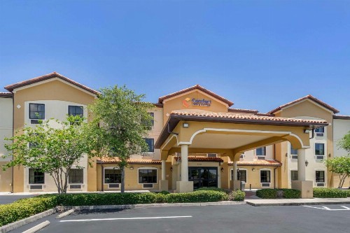 Comfort Inn & Suites Northeast - Gateway - image 2
