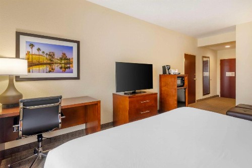 Comfort Inn & Suites Northeast - Gateway - image 26