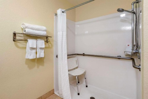 Comfort Inn & Suites Northeast - Gateway - image 27