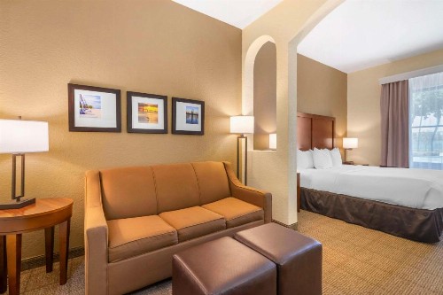Comfort Inn & Suites Northeast - Gateway - image 28