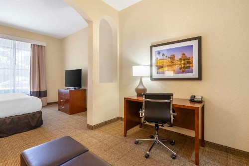 Comfort Inn & Suites Northeast - Gateway - image 29