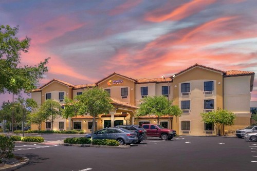 Comfort Inn & Suites Northeast - Gateway - image 3