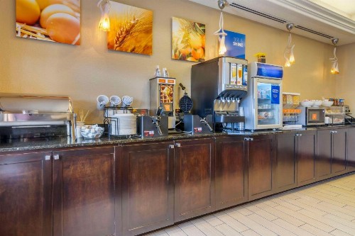 Comfort Inn & Suites Northeast - Gateway - image 38