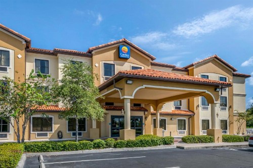 Comfort Inn & Suites Northeast - Gateway - image 43
