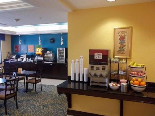 Comfort Inn & Suites Northeast - Gateway - image 46
