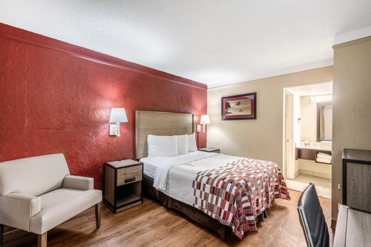 Red Roof Inn Tampa Bay - St. Petersburg - image 3