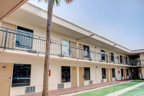 Days Inn by Wyndham St. Petersburg / Tampa Bay Area - image 19