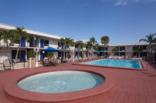 Days Inn by Wyndham St. Petersburg / Tampa Bay Area - image 21