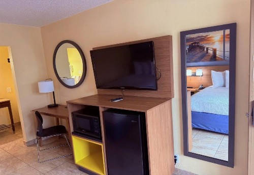 Days Inn by Wyndham St. Petersburg / Tampa Bay Area - image 22