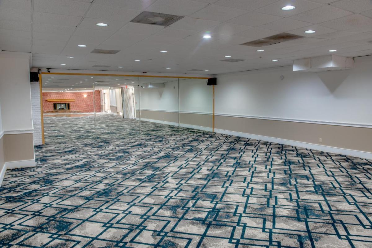 Days Inn by Wyndham St. Petersburg / Tampa Bay Area - image 5
