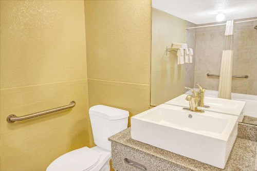 Days Inn by Wyndham St. Petersburg Central - image 11