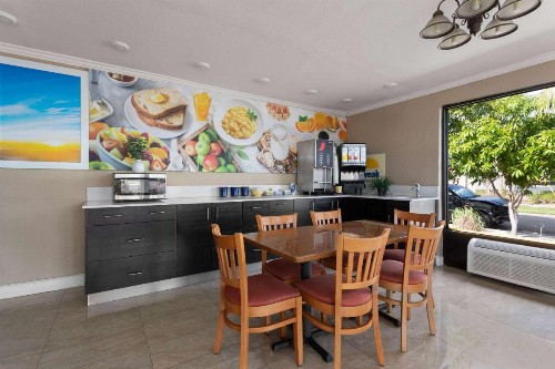 Days Inn by Wyndham St. Petersburg Central - image 25