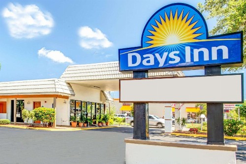 Days Inn by Wyndham St. Petersburg Central - image 3
