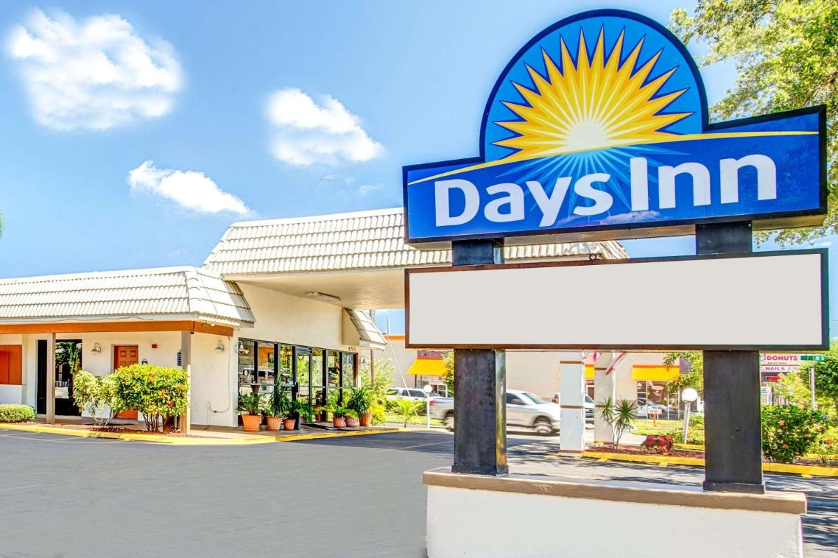 Days Inn by Wyndham St. Petersburg Central - image 3