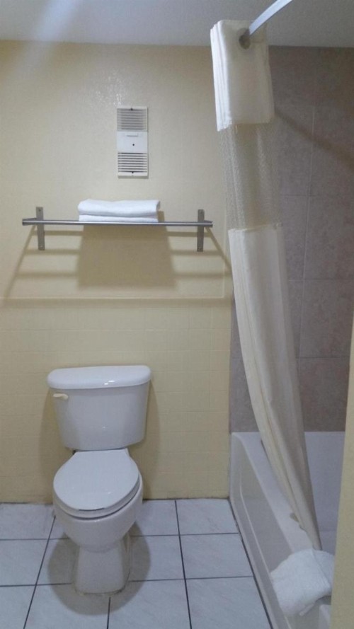 Days Inn by Wyndham St. Petersburg Central - image 30