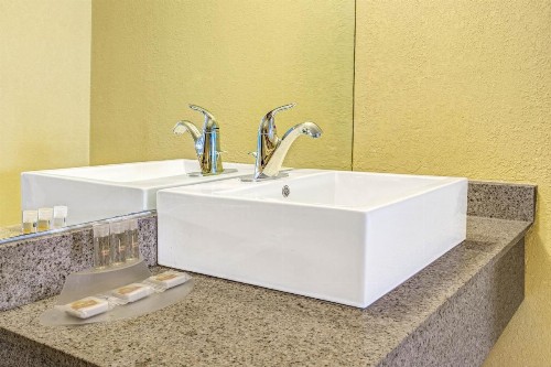 Days Inn by Wyndham St. Petersburg Central - image 32