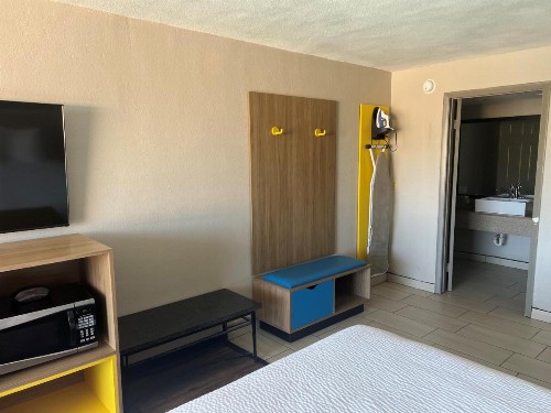 Days Inn by Wyndham St. Petersburg Central - image 42