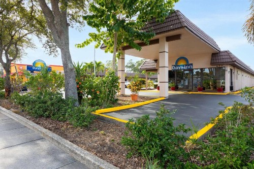 Days Inn by Wyndham St. Petersburg Central - image 5