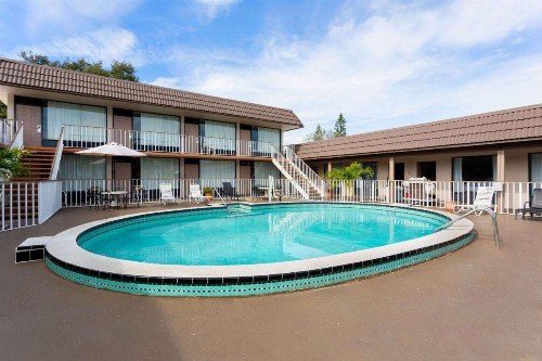 Days Inn by Wyndham St. Petersburg Central - image 9