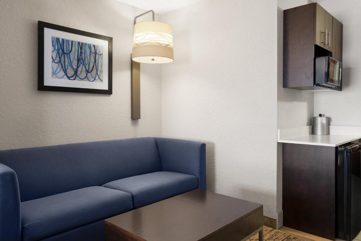 Holiday Inn Express St. Petersburg North / I-275 an IHG Hotel - image 2