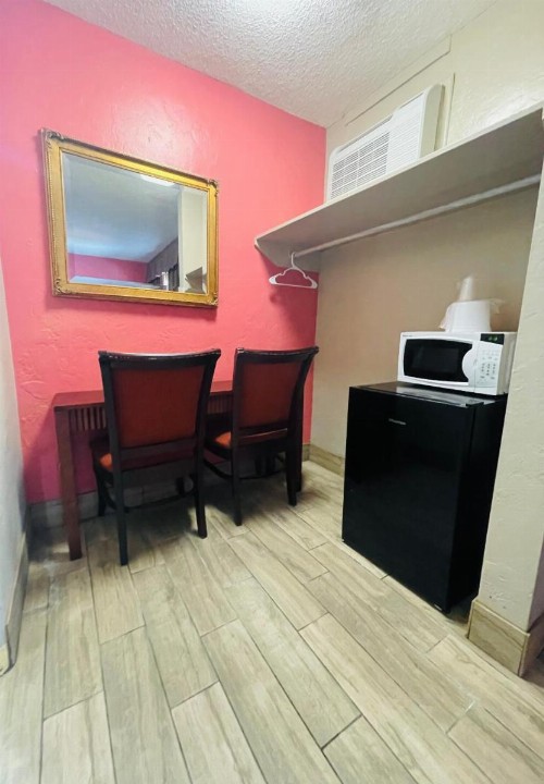 Budget Inn - St. Petersburg - image 12