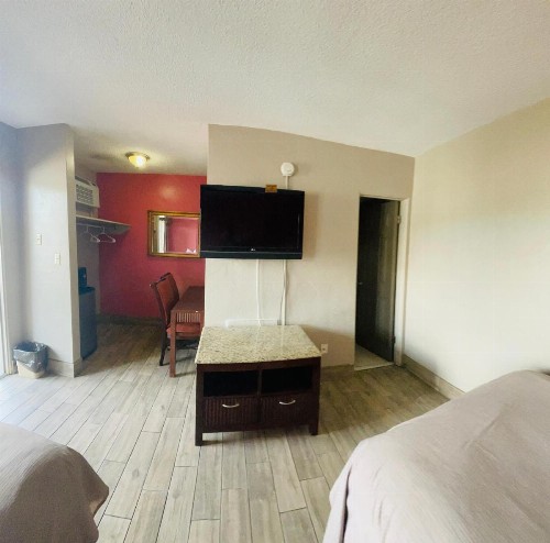 Budget Inn - St. Petersburg - image 15