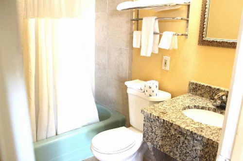 Budget Inn - St. Petersburg - image 17