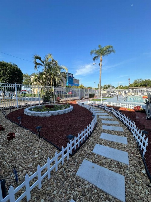 Budget Inn - St. Petersburg - image 2