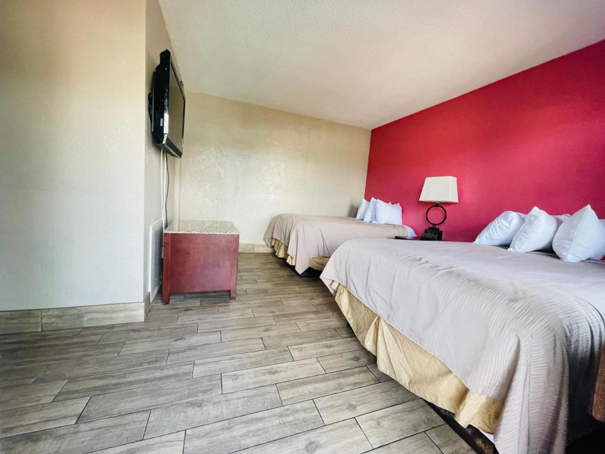 Budget Inn - St. Petersburg - image 6