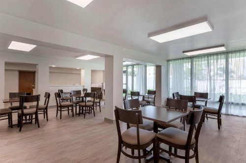 Quality Inn Saint Petersburg North-Tampa Bay - image 3