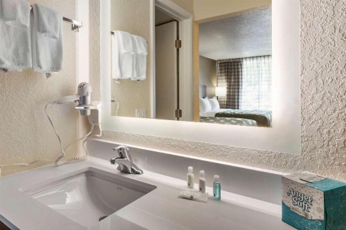 Quality Inn Saint Petersburg North-Tampa Bay - image 30