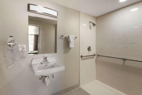 Quality Inn Saint Petersburg North-Tampa Bay - image 31