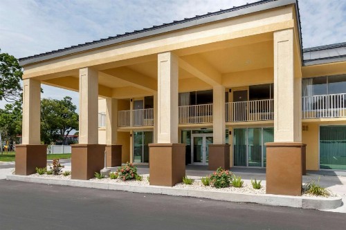 Quality Inn Saint Petersburg North-Tampa Bay - image 7