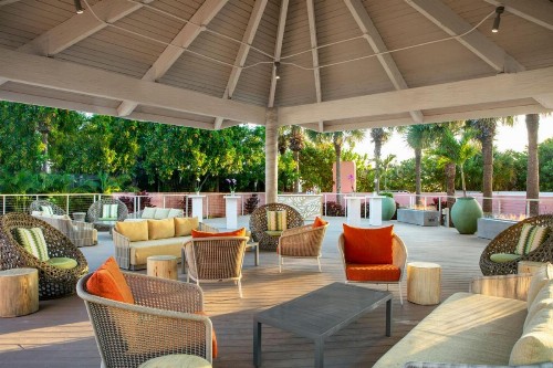Beach House Suites by the Don CeSar - image 3