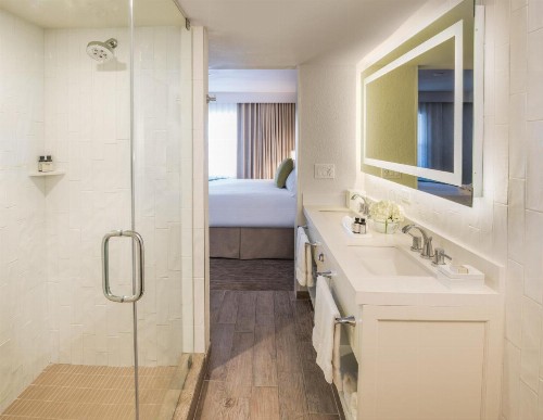 Beach House Suites by the Don CeSar - image 4