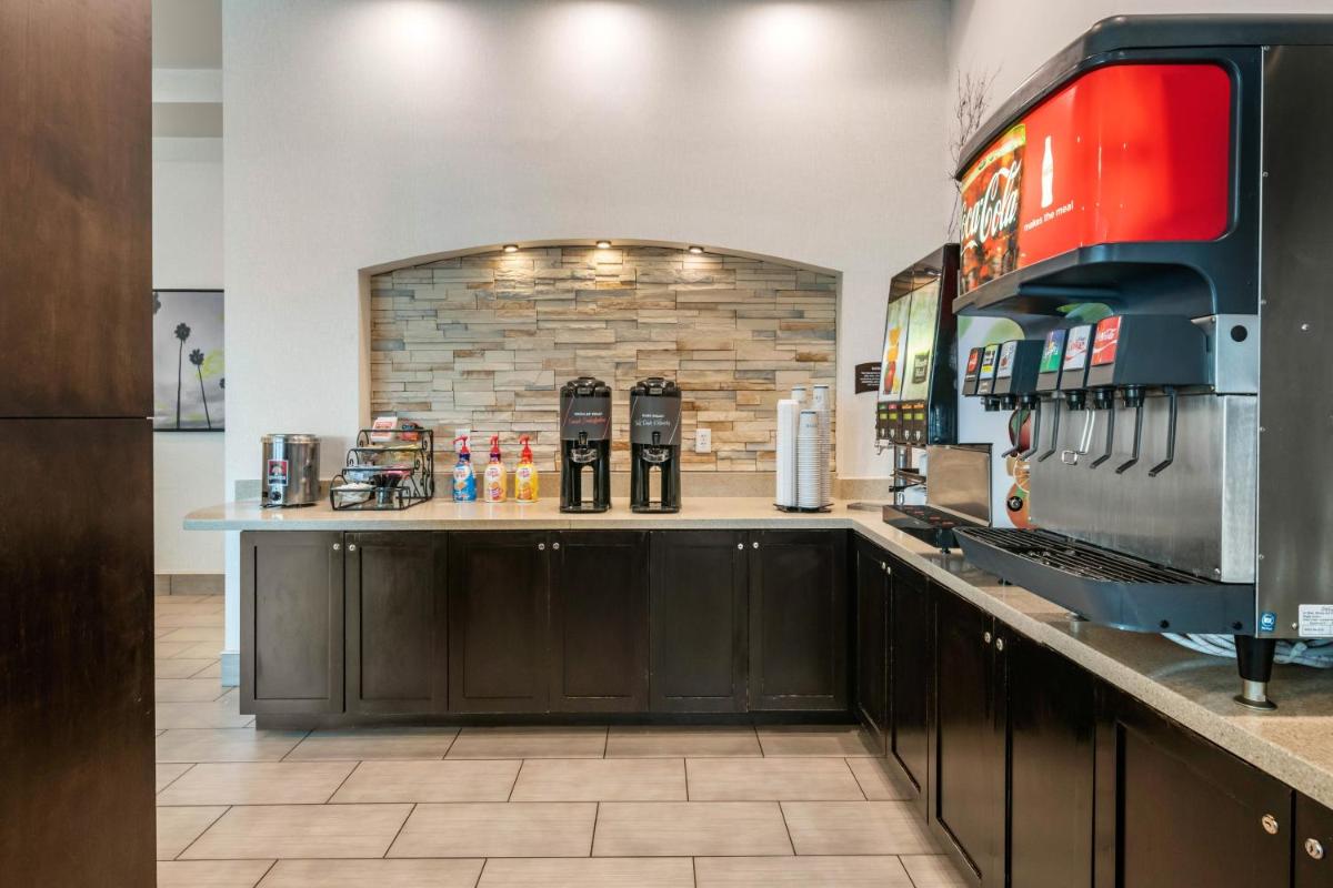Staybridge Suites St. Petersburg FL an IHG Hotel - image 3