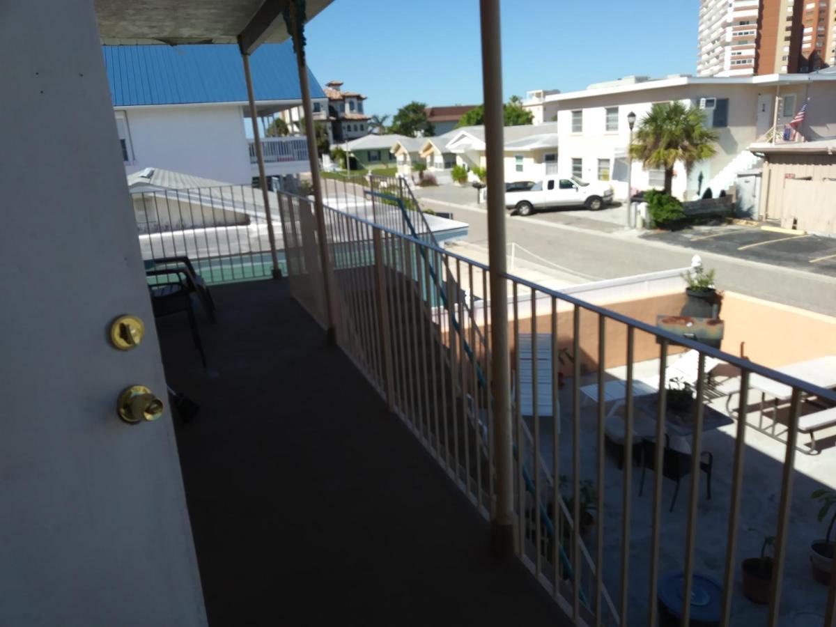 Siesta Motel and Surfside Cabanas - image 2