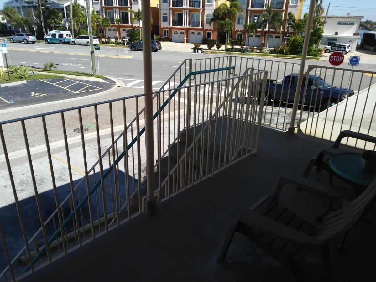 Siesta Motel and Surfside Cabanas - image 3