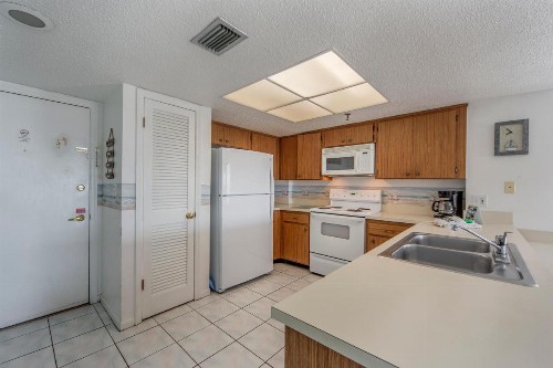 204 Beach Place Condos - image 19