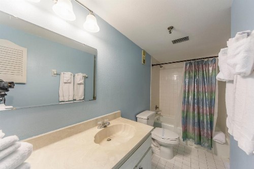 204 Beach Place Condos - image 2