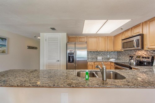 209 Beach Place Condos - image 17