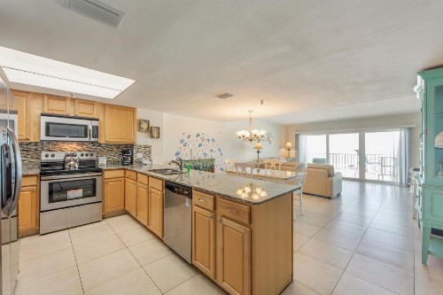 209 Beach Place Condos - image 18