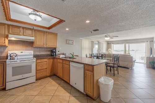 305 Beach Place Condos - image 39