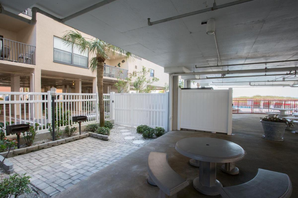 302 Crimson Condos - image 4