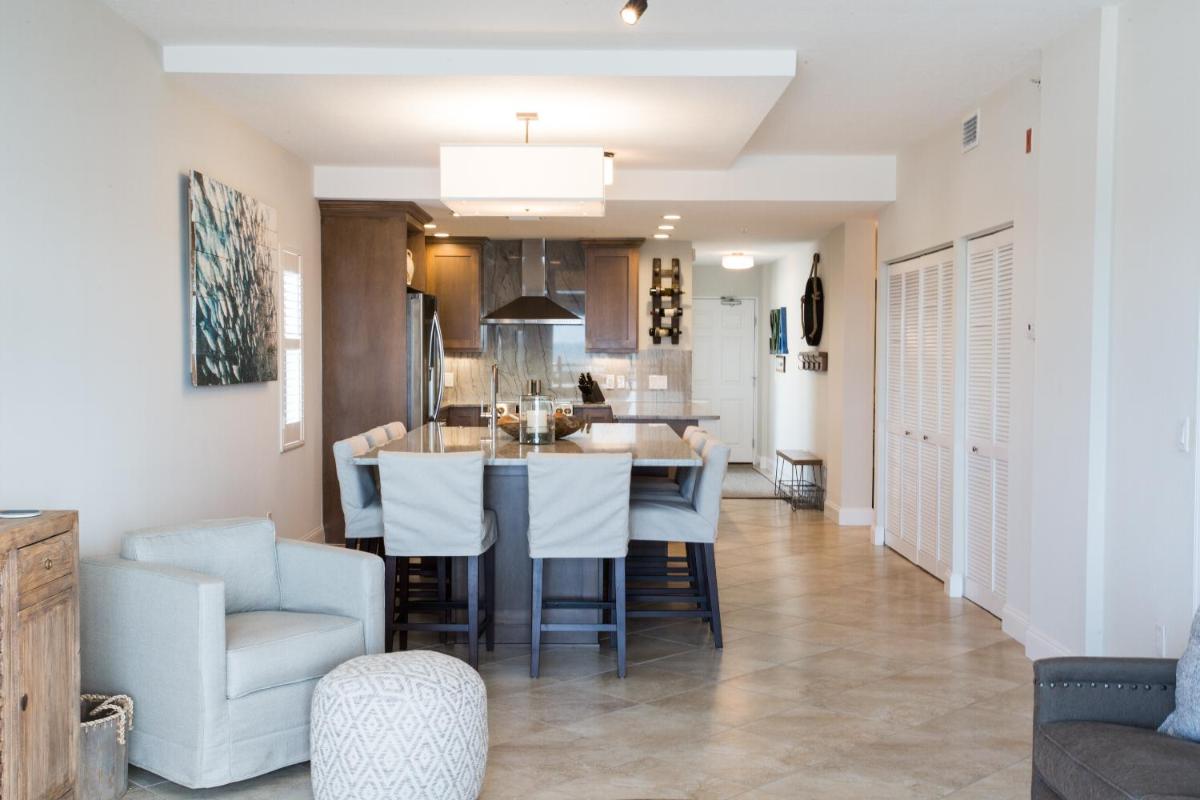 302 Crimson Condos - image 6