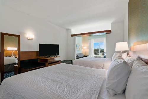 Fairfield Inn & Suites by Marriott St Petersburg North - image 10